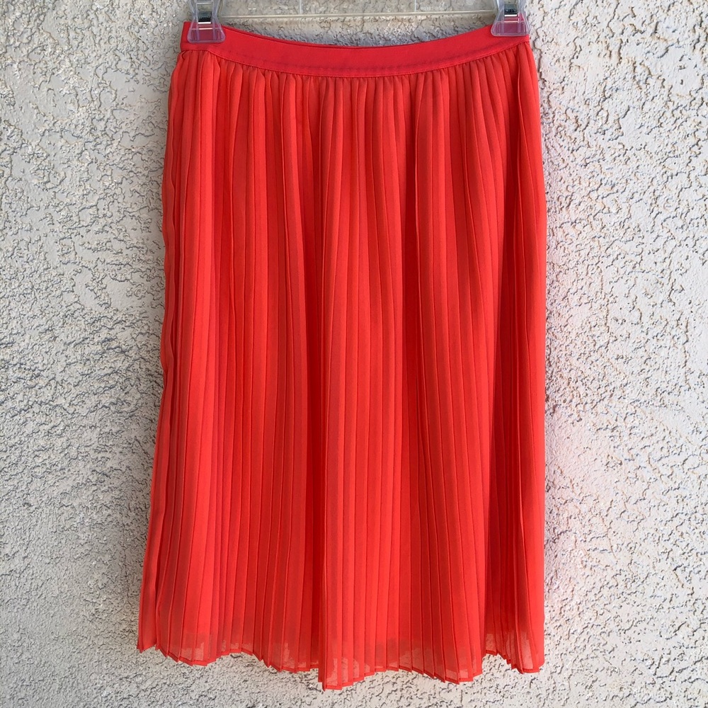 Pleated Coral midi skirt